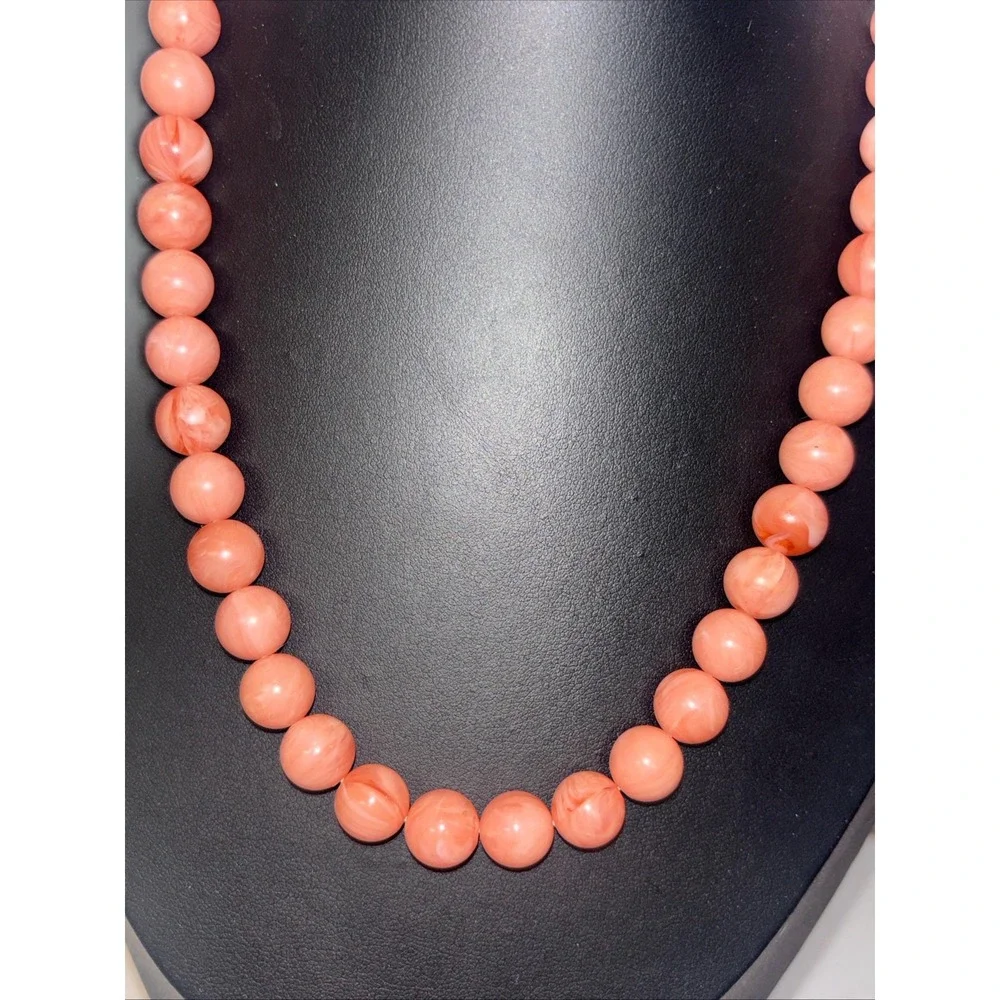 Vintage Salmon Pink Marbled Lucite Bead Necklace 18